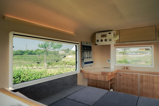 キャンピングトレーラー X-cabin300 スペシャル パッケージ / 