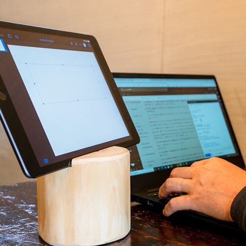 森の丸太スタンド 「MIGAKI」 スマホ・タブレットスタンド／