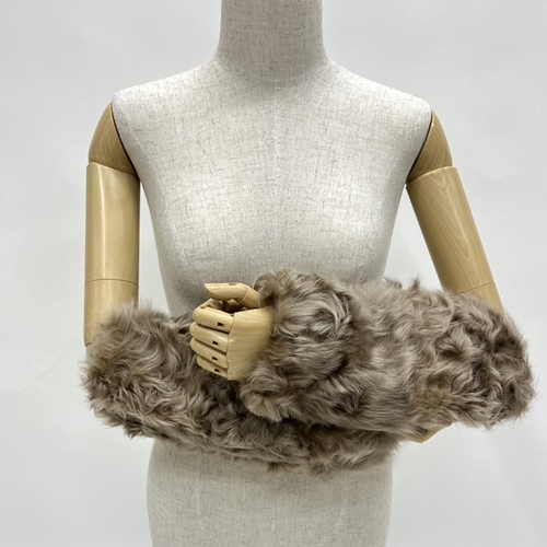 ファー ロングカフス チキャンラム ベージュ ／ 西本毛皮商