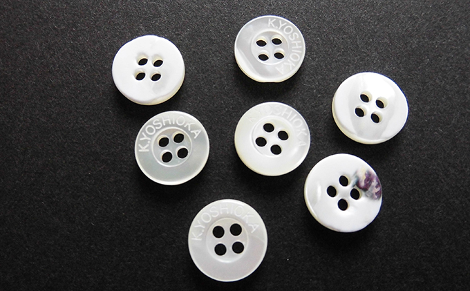 【生地：ロイヤルオックス】オーダーワイシャツ-「オリジナルネーム入り」川西町産貝ボタン使用-高瀬貝