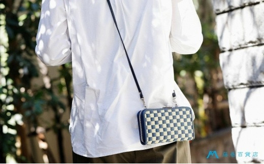 織田畳店 藤巻百貨店別注 雛（Hiina） 本い草 ウォレットバッグ 市松 （い草×深藍） ／ 織田畳店 天然芯染めい草 本革 たたみ小物 奈良県 田原本町