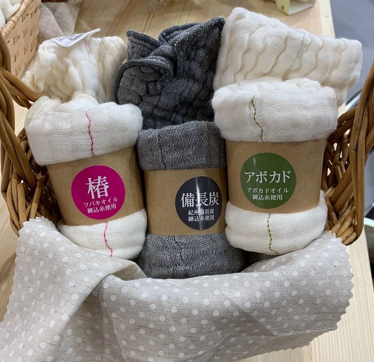 蚊帳織りの8層 ガーゼタオル Yawarakafuwary 3枚 セット ／ 笹田織物 椿オイル アボカドオイル 紀州備長炭 奈良県 田原本町