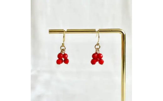 レッドコーラル・赤珊瑚 フックピアス (Silver925 18KGP仕上げ) ／ Maco アクセサリー シルバー ヘアライン加工 プレゼント 奈良県 田原本町