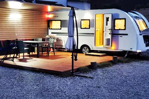 【民宿2・7】大自然の中のトレーラーハウス1泊　夕食BBQ&朝食付き　(大人2名+子供2名様迄)///旅行,民宿,宿泊,BBQ,バーベキュー,川,川遊び,貸切,貸し切り,温泉