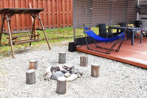 【民宿2・7】大自然の中のトレーラーハウス1泊　夕食BBQ&朝食付き　(大人2名+子供2名様迄)///旅行,民宿,宿泊,BBQ,バーベキュー,川,川遊び,貸切,貸し切り,温泉