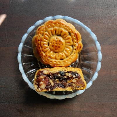 点心カフェ 花水土香が紡ぐ 古代瓦月餅とブランド苺(奈良県産)『朱雀のなみだ』の2種ギフト・セット【配送不可地域：離島】