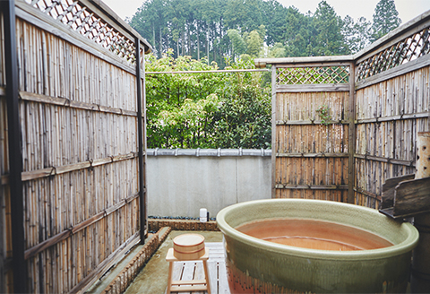食事と露天風呂が人気の宿「明日香のお宿　キトラ」宿泊チケット１泊・６人用 ６人用
