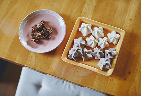 くるみのキャラメリゼとメレンゲ菓子のスウィーツ2種セット