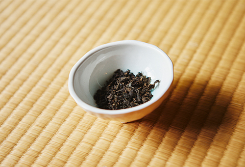 栽培期間中農薬不使用　お釈迦様生誕の祝茶＜花祭りの甘茶・ミニ缶（3g）＞