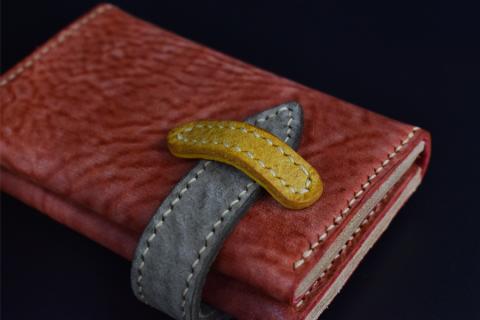 イタリアレザーの29万通りから選ぶオリジナル名刺ケース