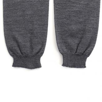 足首までしっかり包む。お腹ぽかぽかシルクとウールの腹巻きパンツ(10分丈)・グレー