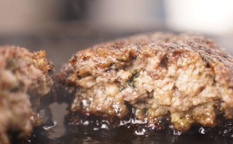 【広陵町×曽爾村連携返礼品】国産牛肉100％ レンジで簡単ハンバーグ2種類セット デミグラス煮込みハンバーグ150g×10個 ほうれん草ハンバーグ140g×8個 計2,620gの大容量セット ///