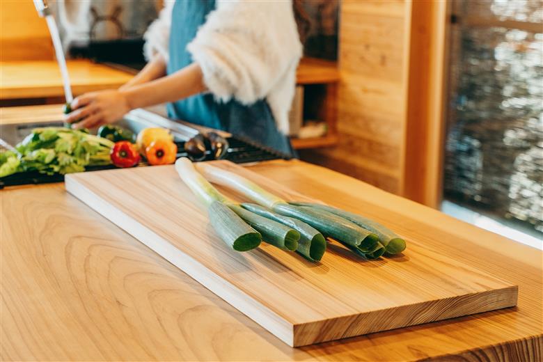 杉 一枚板 まな板【柾目・追柾目】 3Lサイズ 80cm 天然木 赤身 軽い 国産 奥吉野杉 スギ すぎ カッティングボード プレート テーブルウェア キッチン 台所 家事 料理