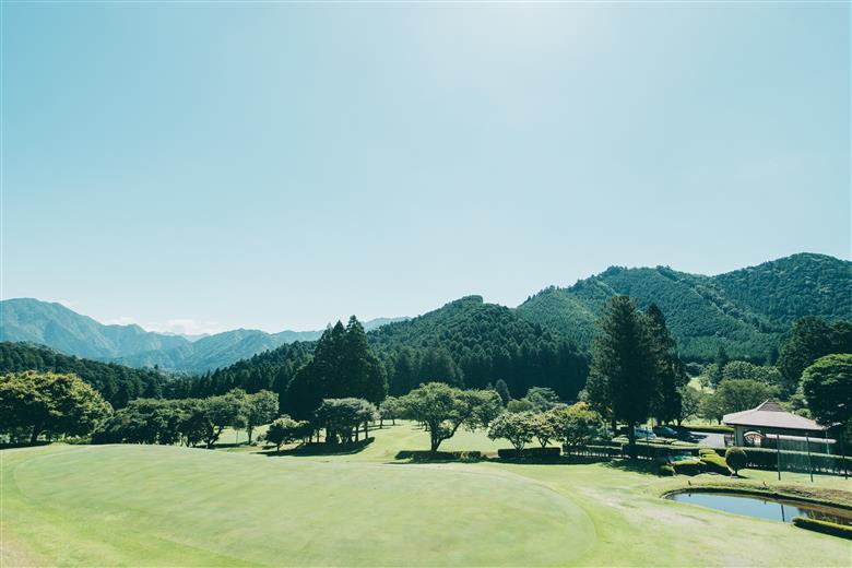 奈良 ゴルフ 休日ペア利用券 池の平ゴルフ場 下北山村 大自然 旅行 施設利用券 利用券 トラベル スポーツ チケット