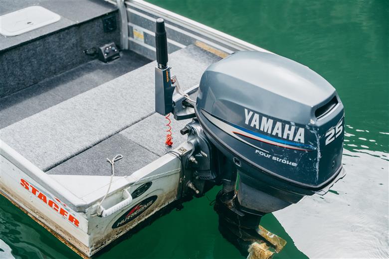 七色ダム  レンタルボート【ステーサー420PD 25馬力】スロープ＆レンタルボート ロクマル バス釣り 1日乗船券