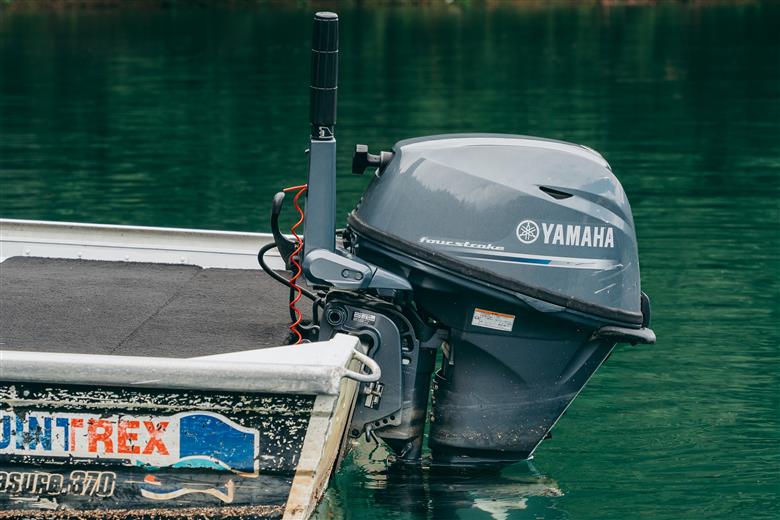 池原ダム   レンタルボート【クイントレックス370 15馬力】トボト スロープ バス釣り 1日乗船券