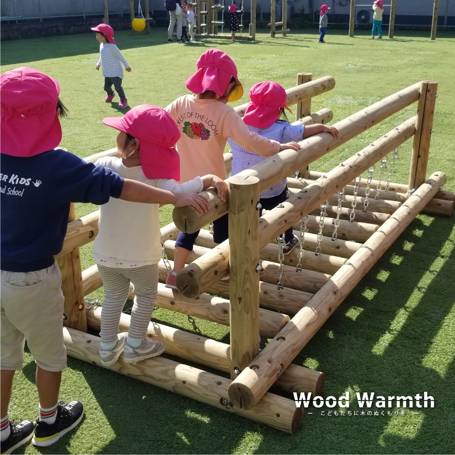 木製 ゆらゆら丸太渡り 防腐加工済 国産材 環境配慮 外遊び 屋外 アスレチック 遊具 公園