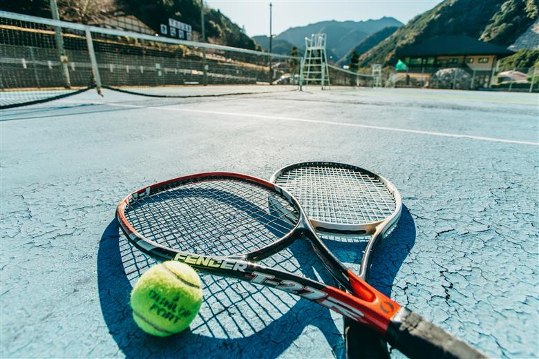 奈良 下北山村 テニスコートハードコート 1時間利用券 下北山スポーツ公園 ラケット・ボール貸出付 手ぶらでOK 温泉 大自然 キャンプ