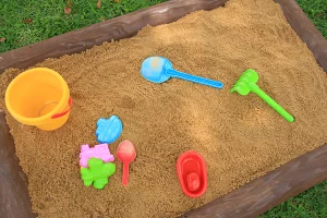 木製 砂場枠【大】150cm×100cm 防腐処理済 国産材 環境配慮 外遊び 屋外 アスレチック 遊具 公園 【色：無塗装、カーキ、ブラウンから選択】