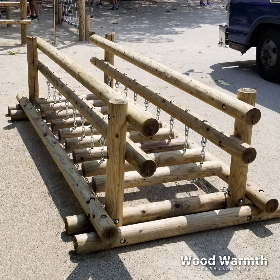 木製 ゆらゆら丸太渡り 防腐加工済 国産材 環境配慮 外遊び 屋外 アスレチック 遊具 公園