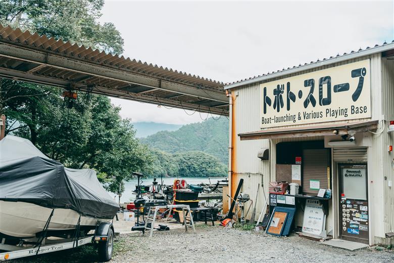 池原ダム  レンタルボート【ウィザード396  パワーチルト付き  EFI 30馬力】トボト スロープ バス釣り 1日乗船券