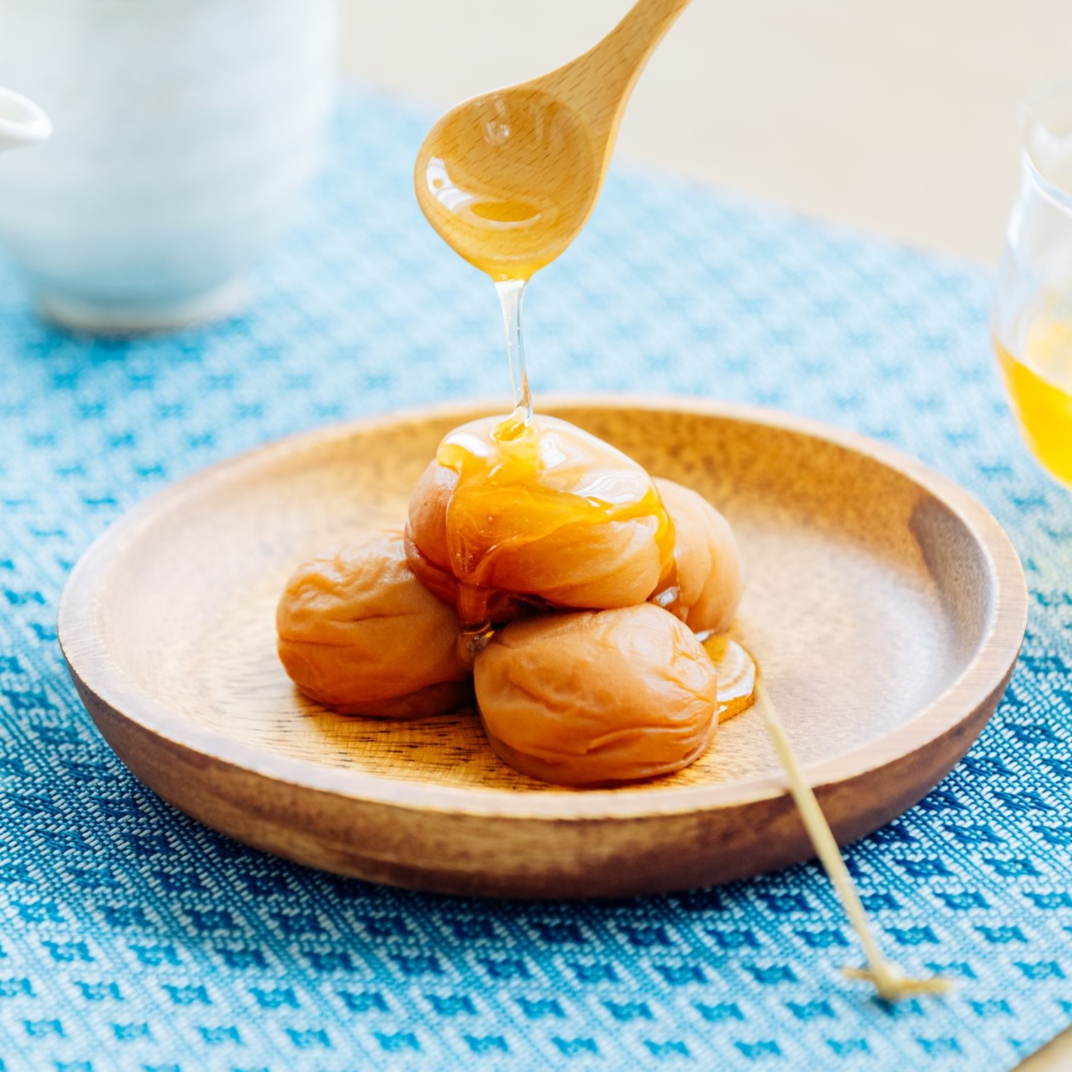 M024　粒よりおいしい梅干１２粒〔紀州みかん蜂蜜入り梅干〕