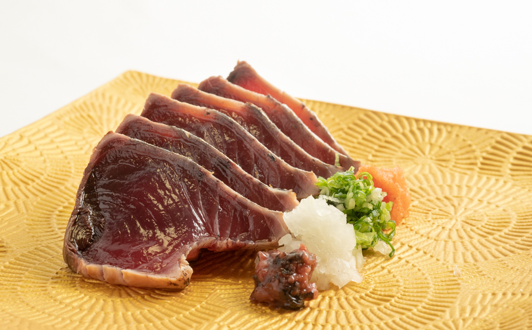 M139　一本釣り藁焼き戻り鰹たたき１Ｋｇ（藻塩入り）