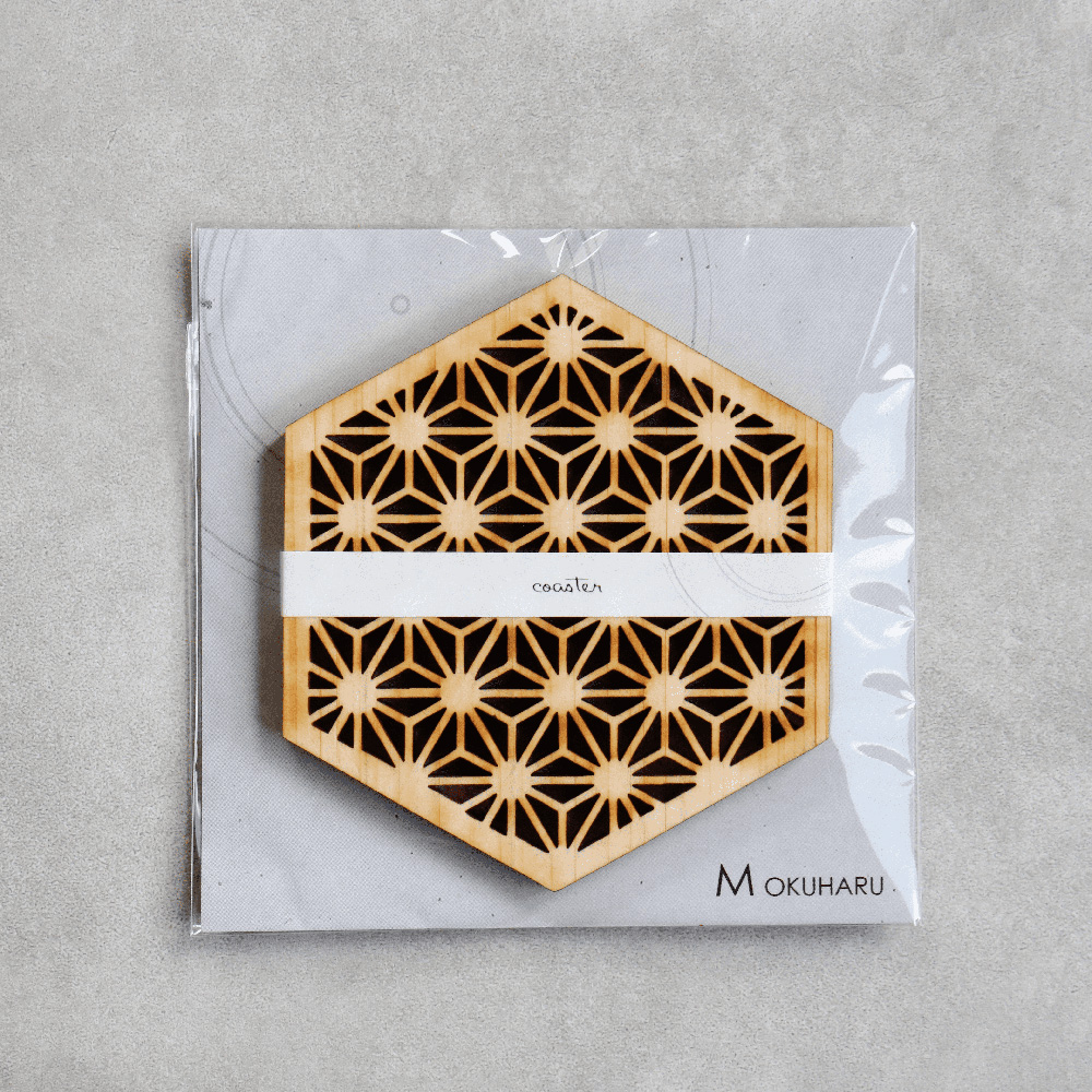 M238　紀州材ひのきの和柄コースター　六角麻の葉　くりぬきあり