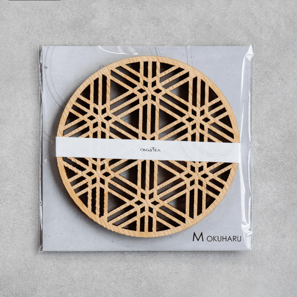 M239　紀州材ひのきの和柄コースター　胡麻格子　くりぬきあり
