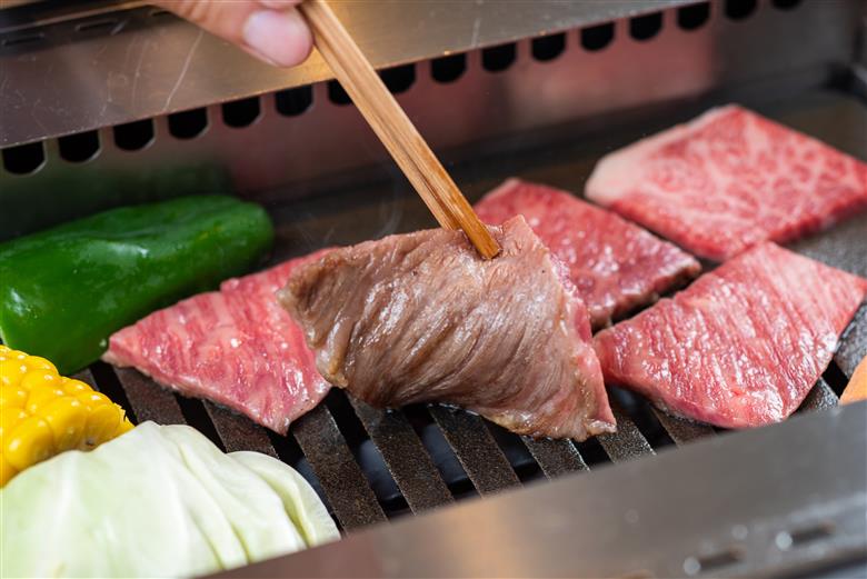 M315　熊野牛　肩ロース　焼肉用　７００ｇ