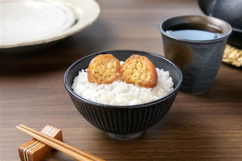 M153　【岩谷】紀州　梅まぐろ梅　六個入