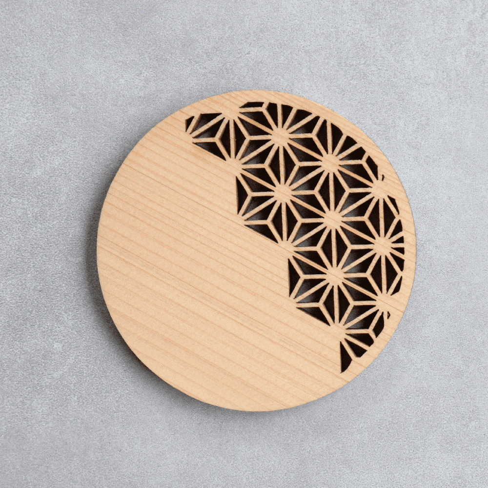 M237　紀州材ひのきの和柄コースター　丸麻の葉くりぬきあり