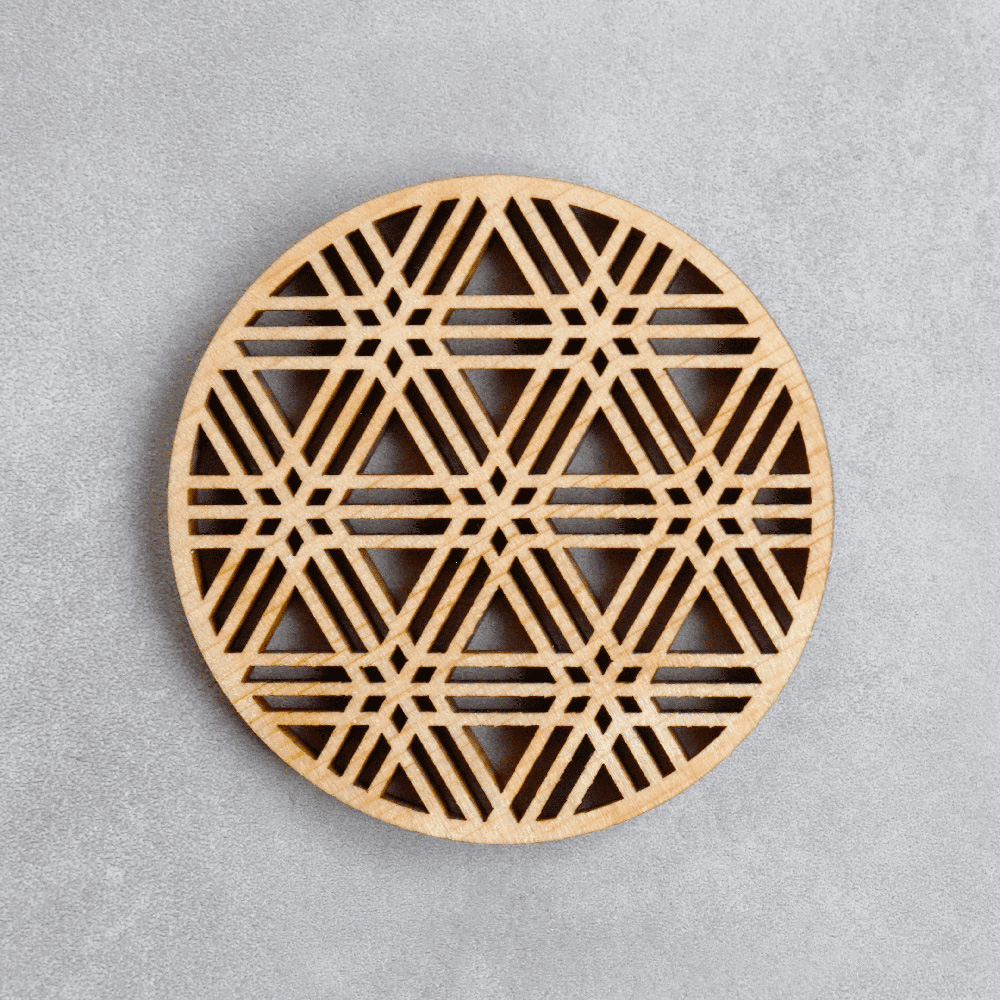 M239　紀州材ひのきの和柄コースター　胡麻格子　くりぬきあり