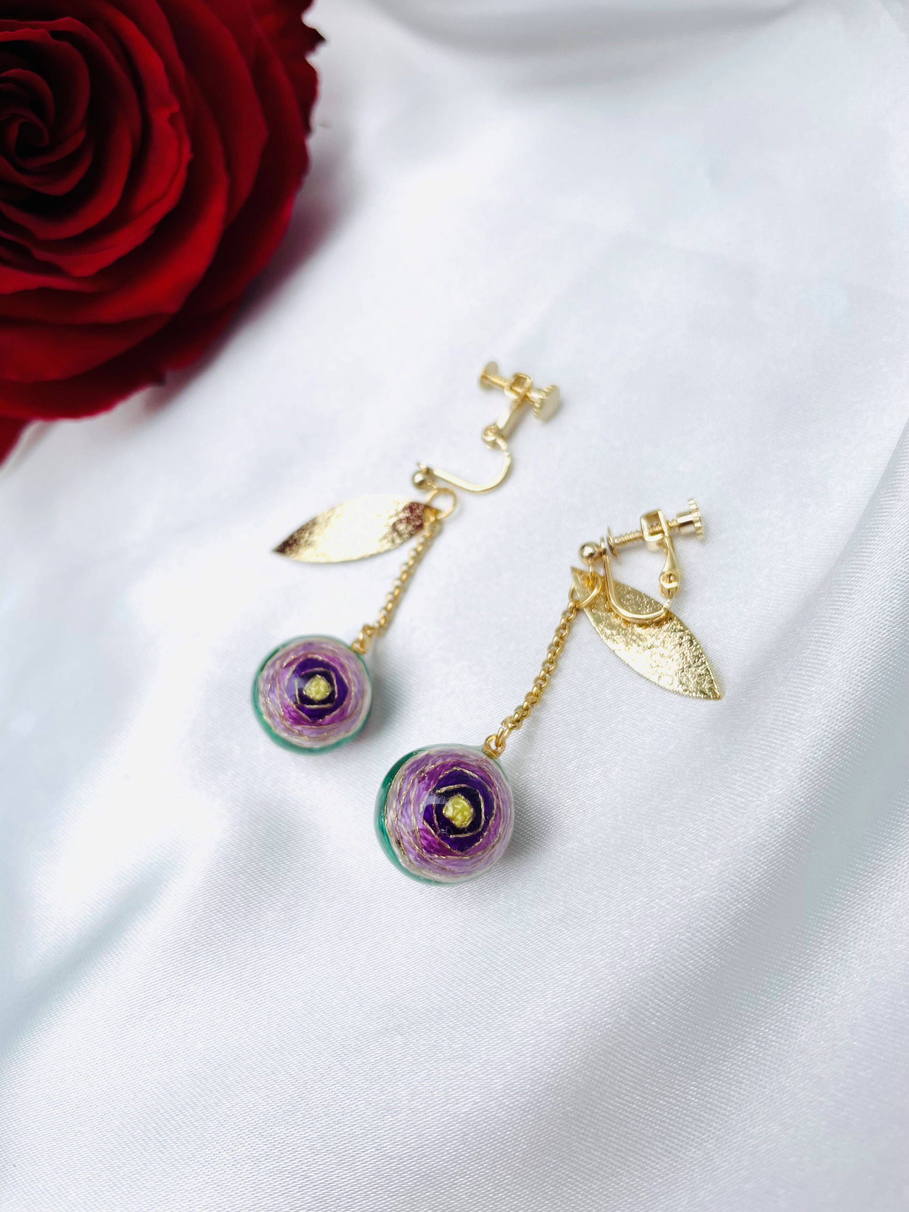 M404　毬玉イヤリング「紀州紫」