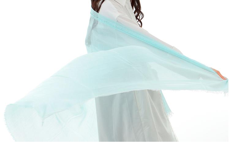 潤いシルクの大判ストール（約100×185cm）ブルー　STL-1　BL