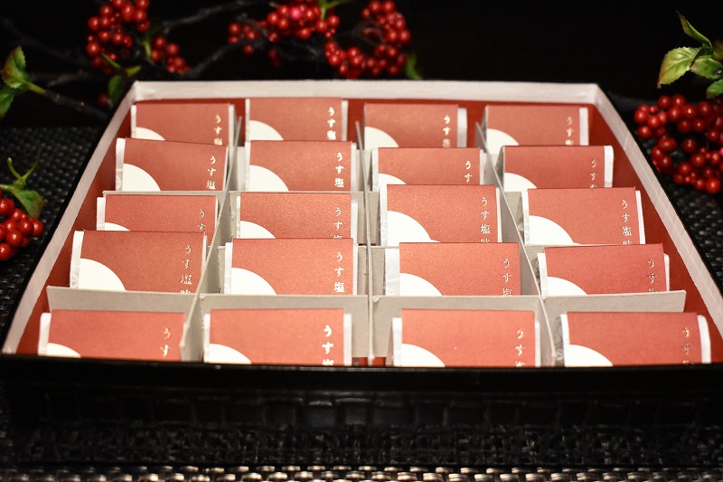 高級南高梅うす塩個包装20粒入【紀州塗箱 網代模様仕上】