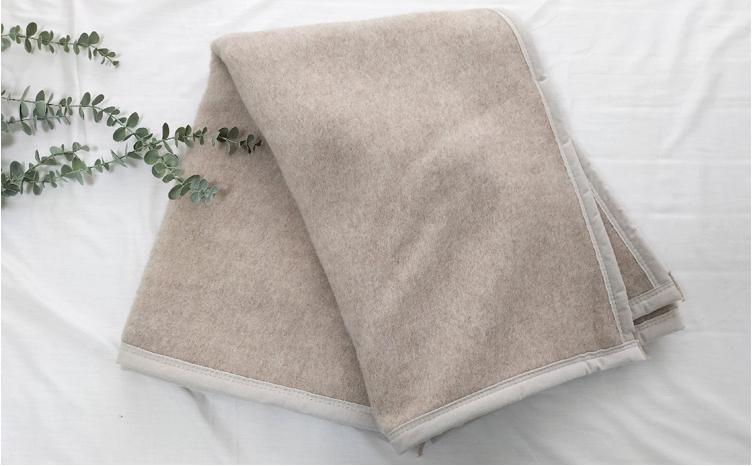 アンデスの宝石 アルパカ100%（毛羽部分）毛布　ひざ掛サイズ（70×100cm）AP-32H