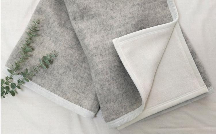 ウールとコットンのリバーシブルブランケット　ひざ掛サイズ（70×100cm）グレー　KK-117H　GY