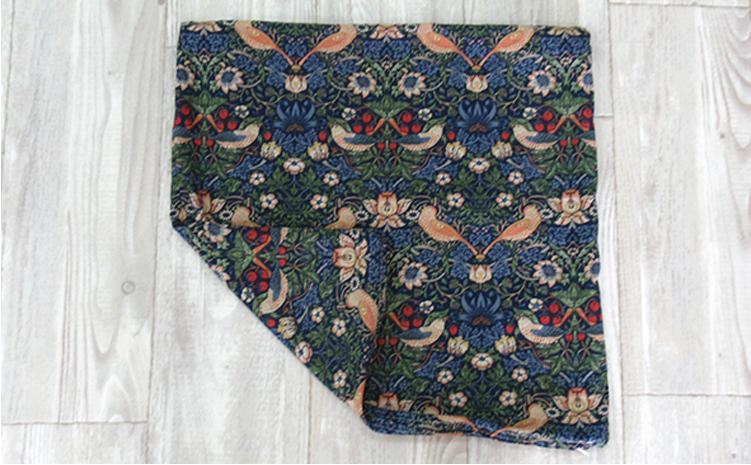 【座布団カバー55×59】ベストオブモリス いちご泥棒ネイビー MR-5559I-NB