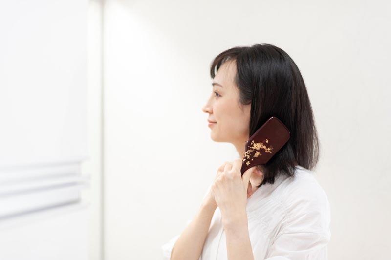 漆塗り天然豚毛パドルブラシ　ホワイト（小）