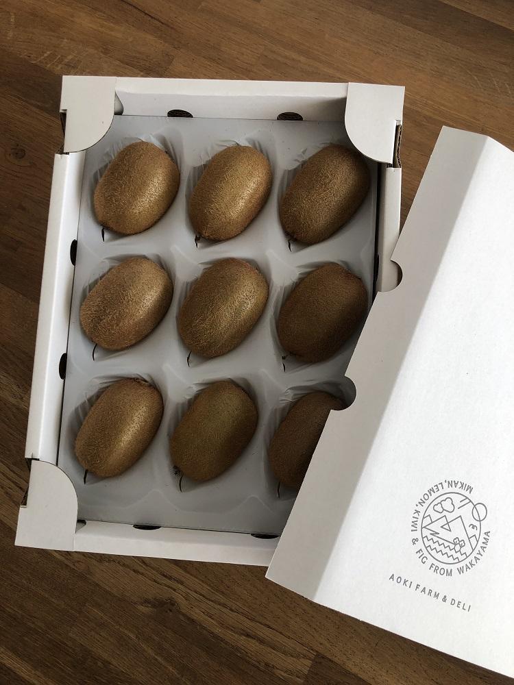 青木ファーム＆デリ　キウイフルーツ特秀（２Lサイズ９個入り）