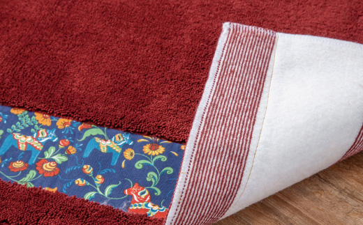 北欧の「幸せを運ぶ馬」ダーラヘスト柄のキッチンマット　ライトグレー　縦５０cm×横２４０cm