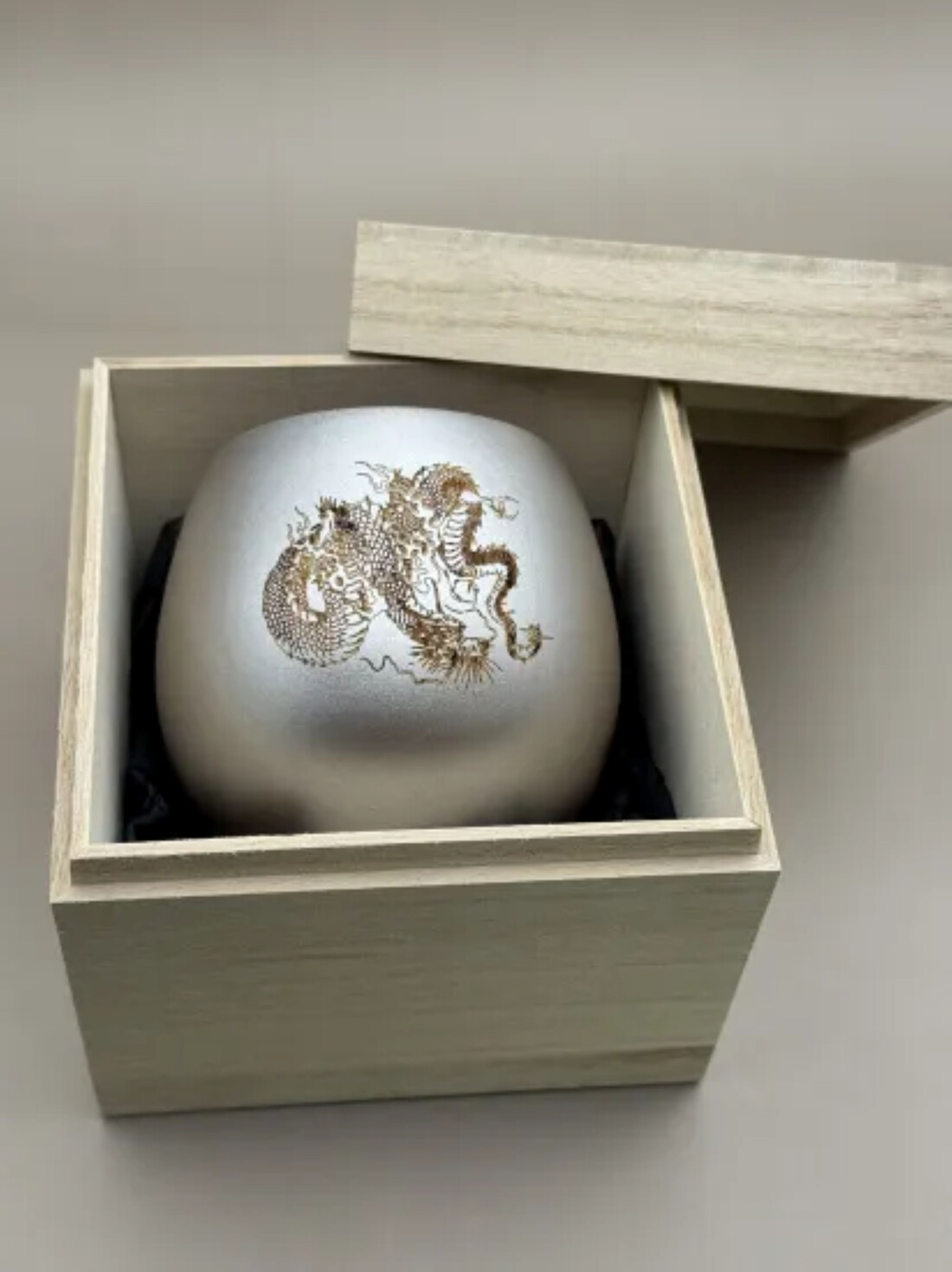 コーヒーカップ 銀龍（桐箱入り）