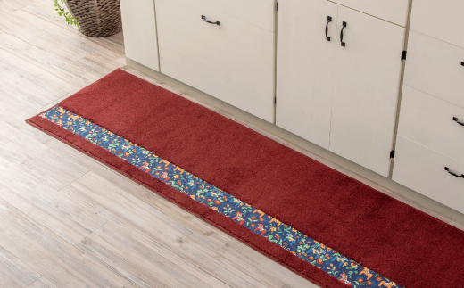 北欧の「幸せを運ぶ馬」ダーラヘスト柄のキッチンマット　ワインレッド　縦５０cm×横２４０cm