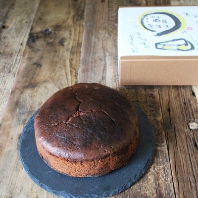 チョコ好きも認める和菓子職人こだわりの「満月チョコカステラ」【10月以降発送】