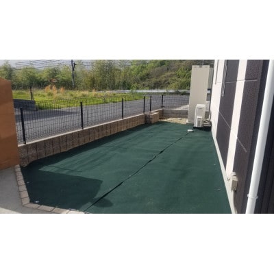 ガーデニングや庭の景観改善に使用　雑草を防ぎ草抜き作業を軽減　水を通す強度抜群の防草シート