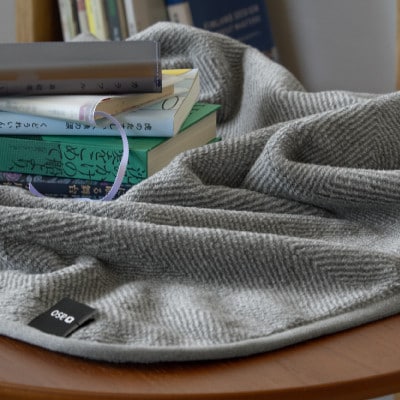 まるでヒーターのように暖かいブランケット「charco blanket(チャコブランケット)」