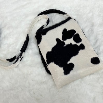 OKADA TEXTILE MINIサコッシュ エコファーバッグ ホルスタイン柄白黒