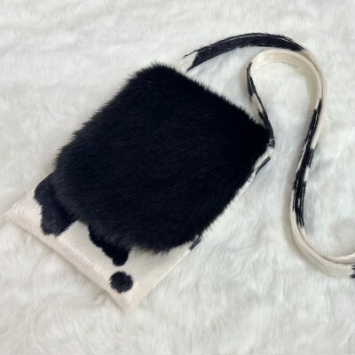 OKADA TEXTILE MINIサコッシュ エコファーバッグ ホルスタイン柄白黒