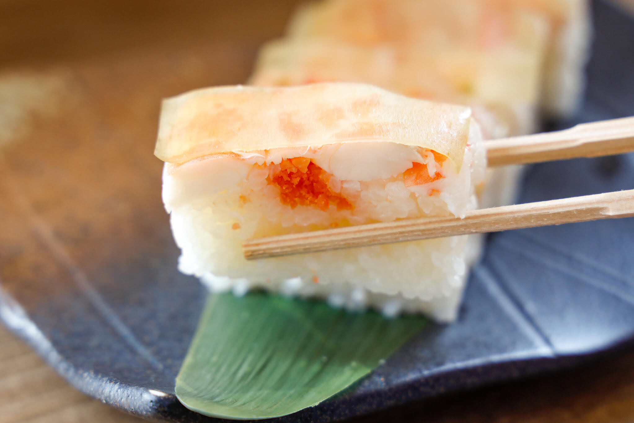 紀州有田産！さわやかなジャバラ果汁使用！足赤海老の押し寿司二本詰め合わせ【化粧箱入・贈答対応】（A671-2）